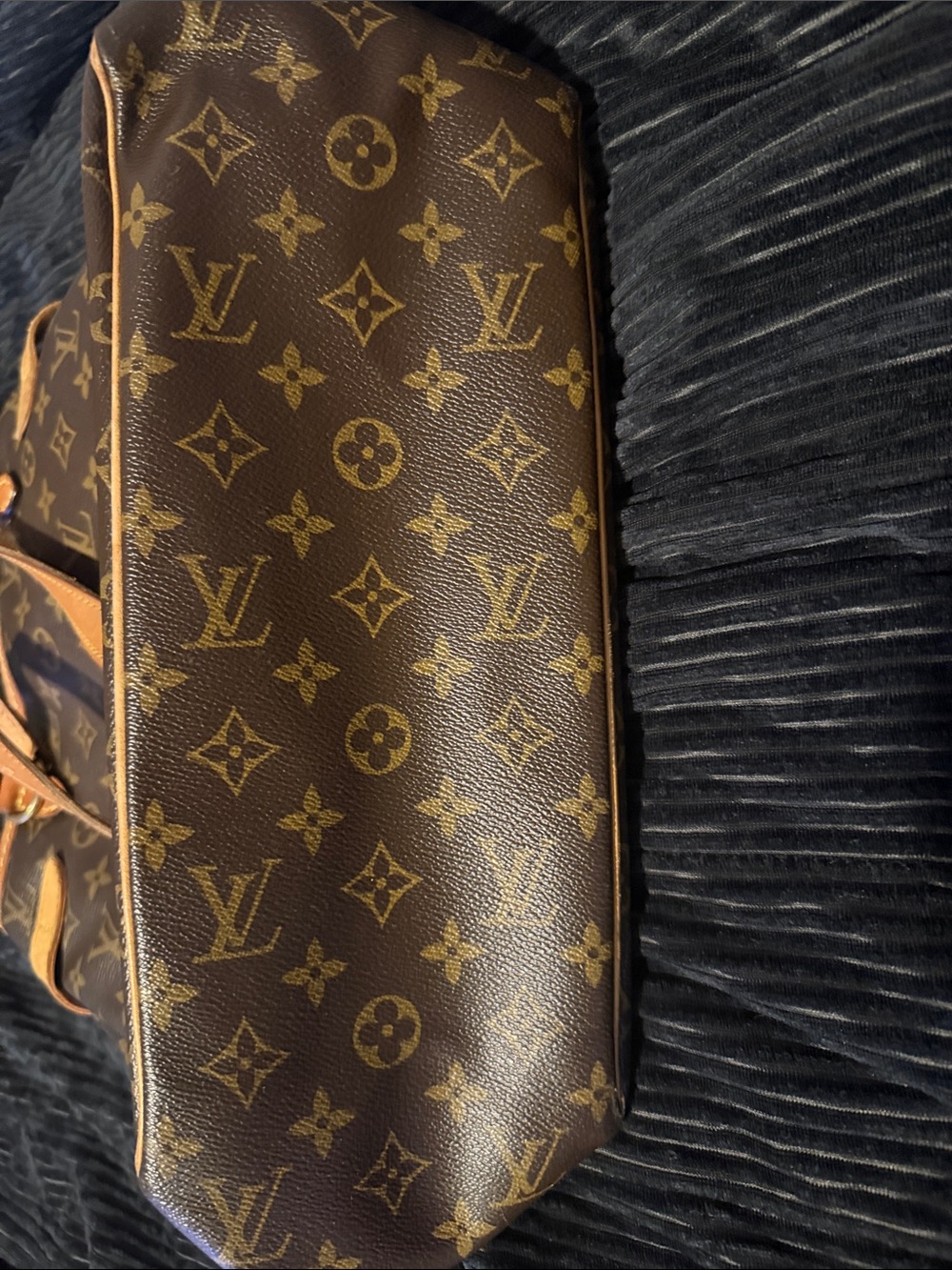 Louis Vuitton Brown Monogram Shoulder Bag with Tan Trim - Picture 4 of 4
